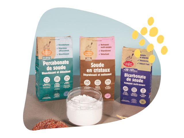 Percarbonate de soude, Cristaux de soude, Bicarbonate de soude côte à côte avec un bocal en verre contenant de la poudre blanche- Ingrédients du ménage écologique - Grand Beau