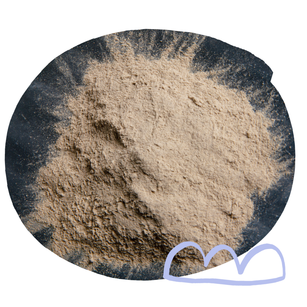 Texture de la poudre rhassoul sur un fond noir - Masque rhassoul pour la peau et les cheveux - Grand Beau