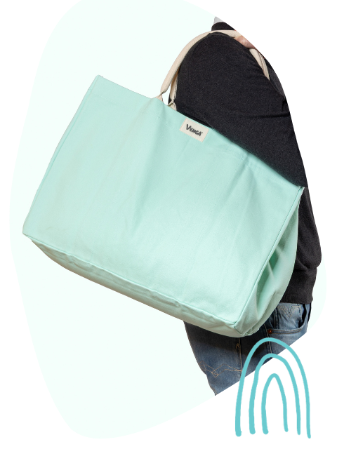 Sac été en couleur turquoise menthe sur l'épaule d'un homme - Grand Beau